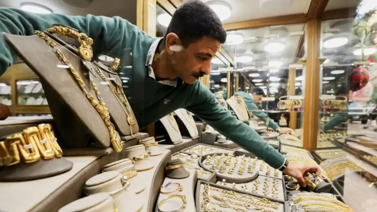 قفزة في أسعار الذهب بعيار 21 في مصر واستقرار في العراق والأردن